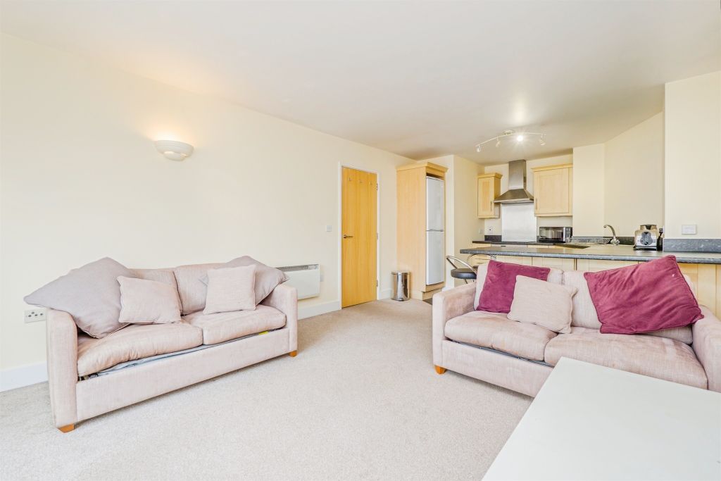 Property photo 2 of 17