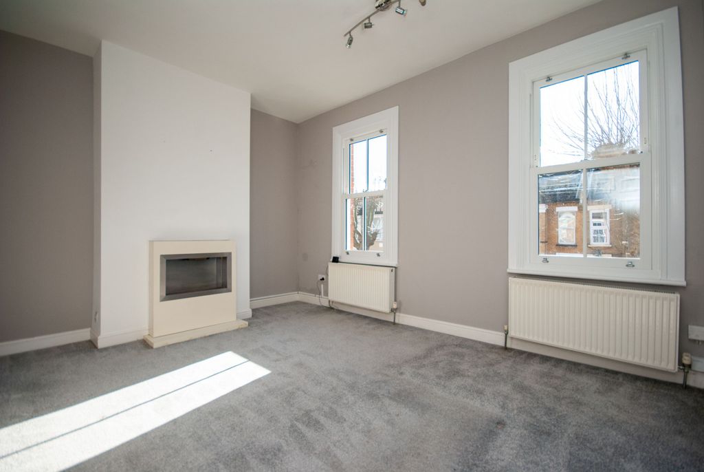 Property photo 2 of 6