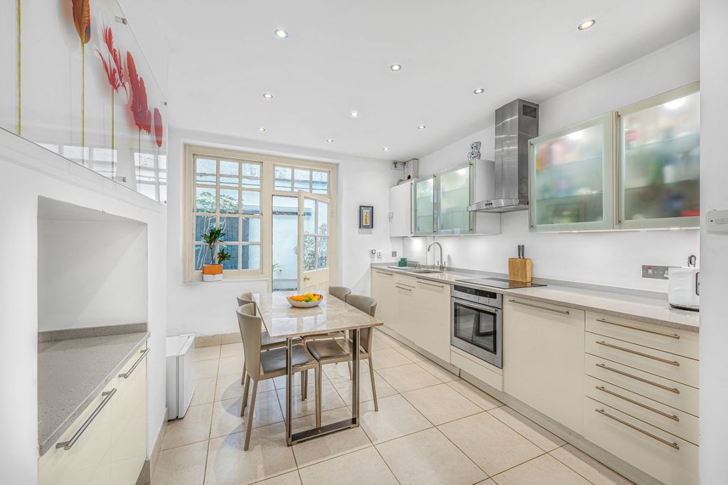 Property photo 3 of 16