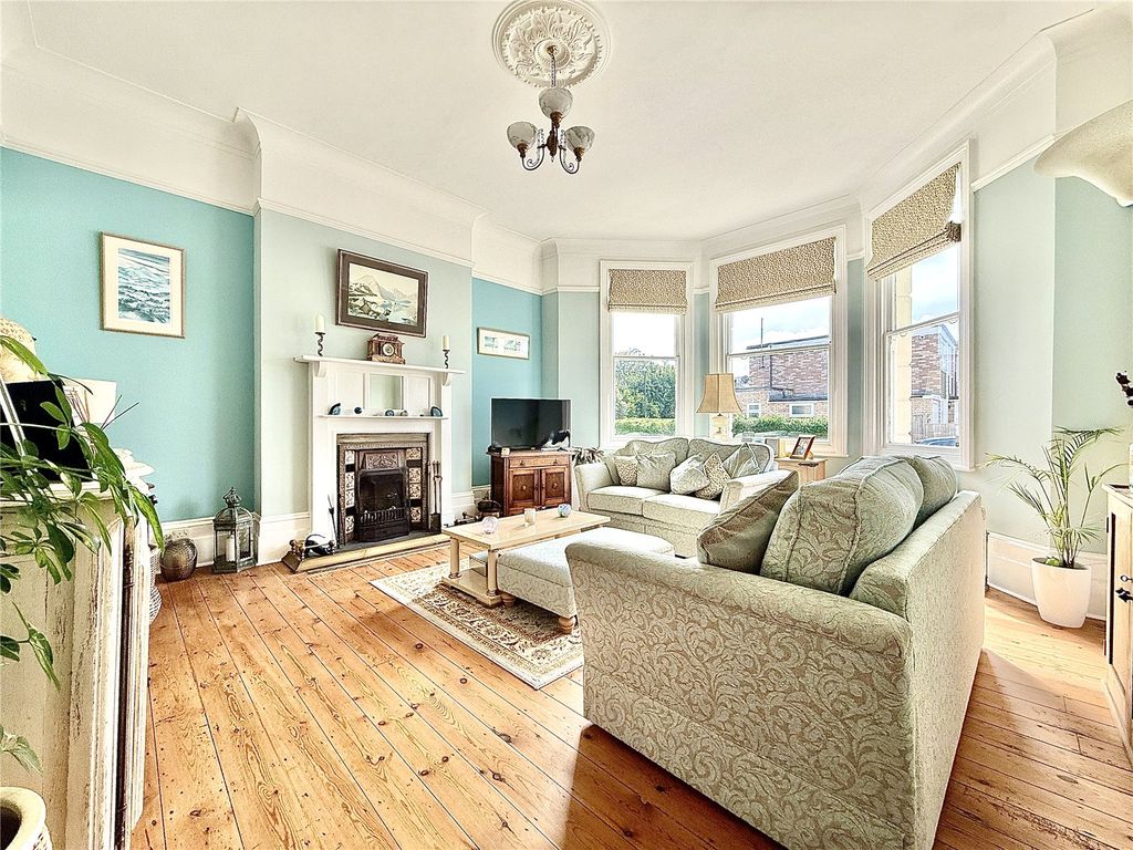 Property photo 2 of 19 Picture No. 18