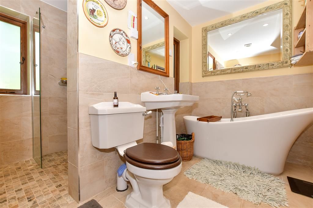 Property photo 3 of 20 Jack And Jill Bathroom