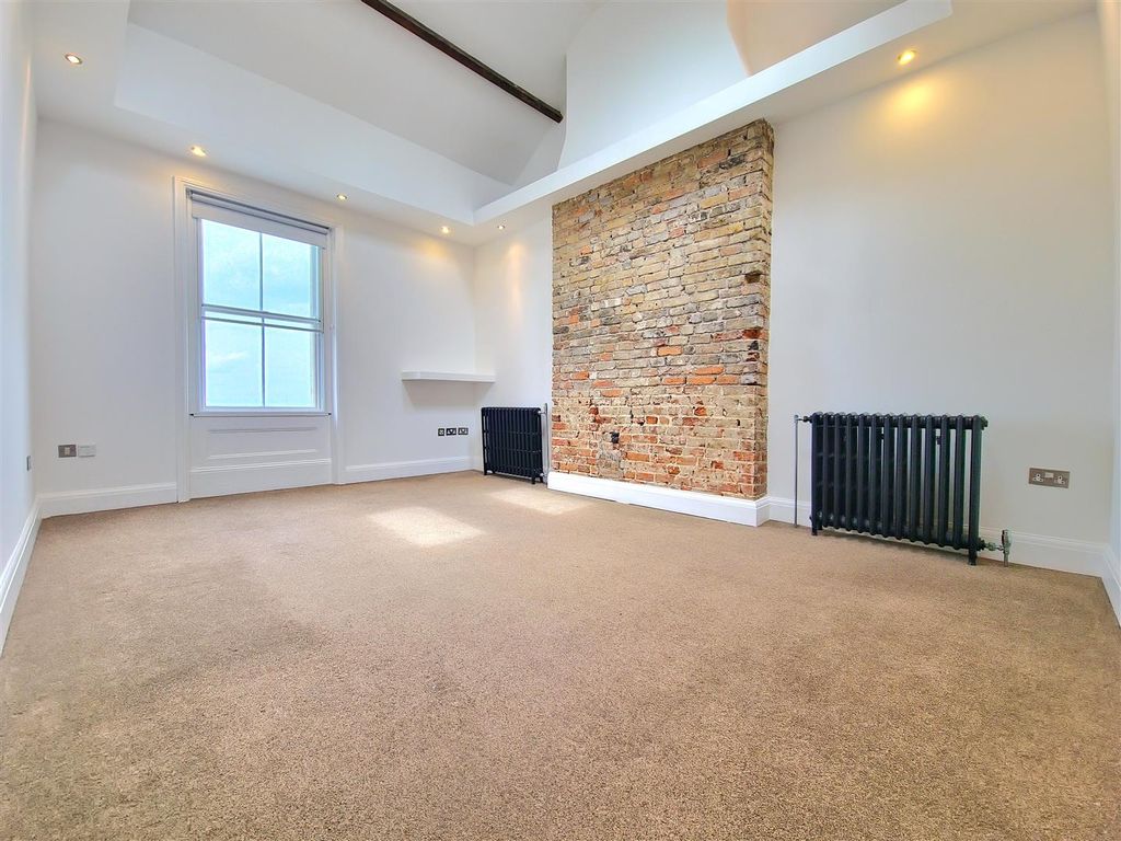 Property photo 2 of 18 Living Room