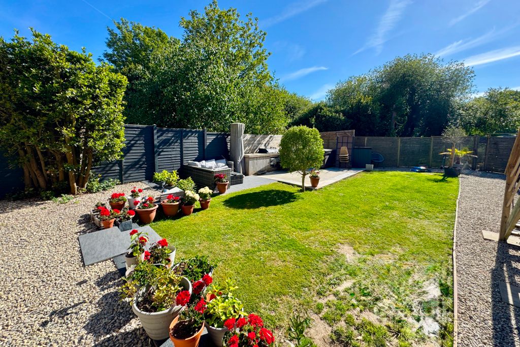 Property photo 2 of 15 Enclosed Garden
