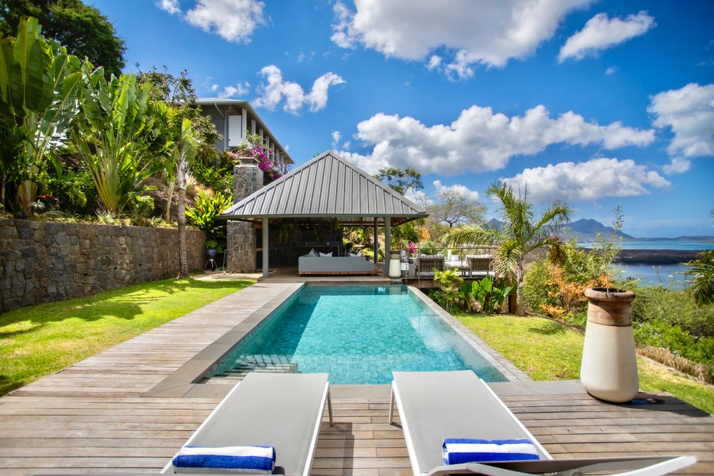 Property photo 3 of 60