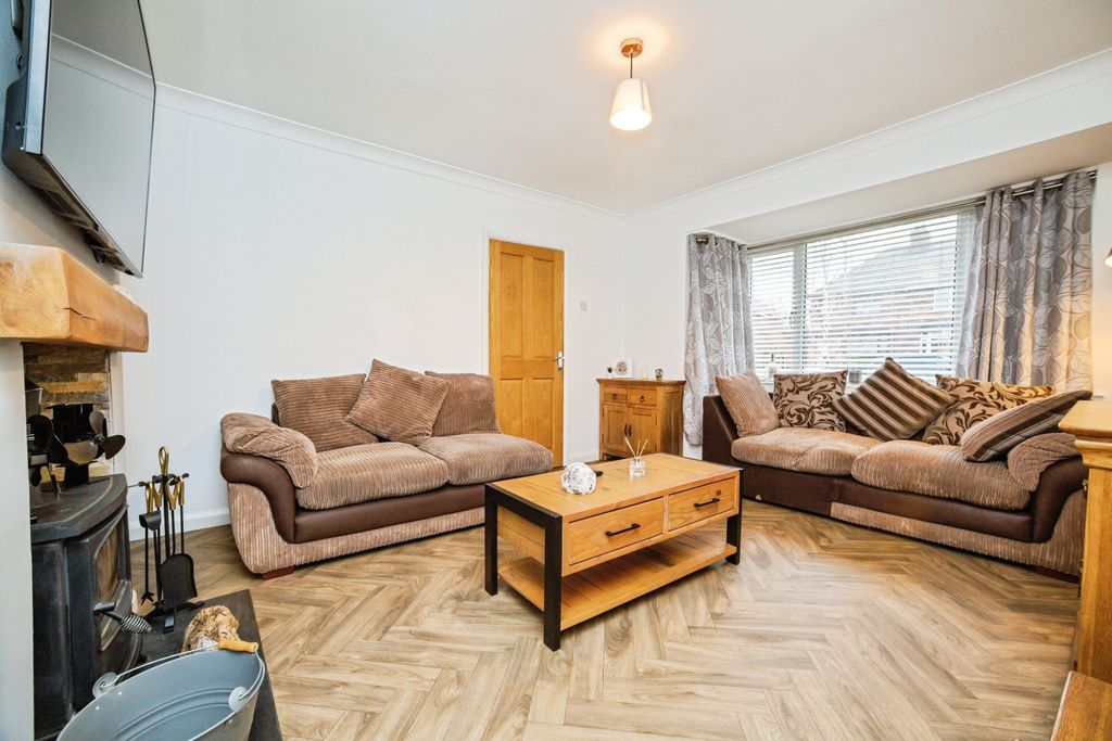 Property photo 2 of 15 Lounge