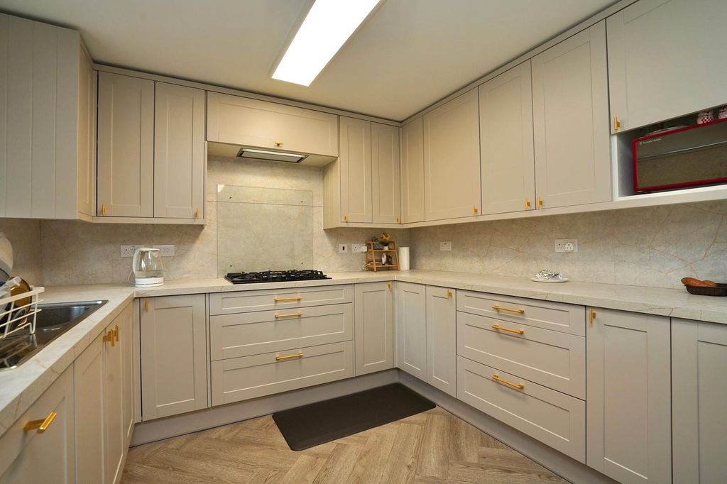 Property photo 2 of 17 Kitchen (1)