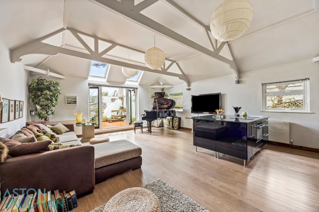 Property photo 1 of 13 4963871