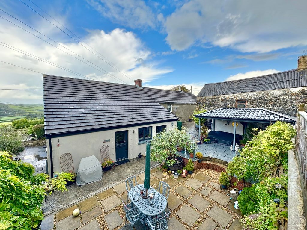 Property photo 2 of 27