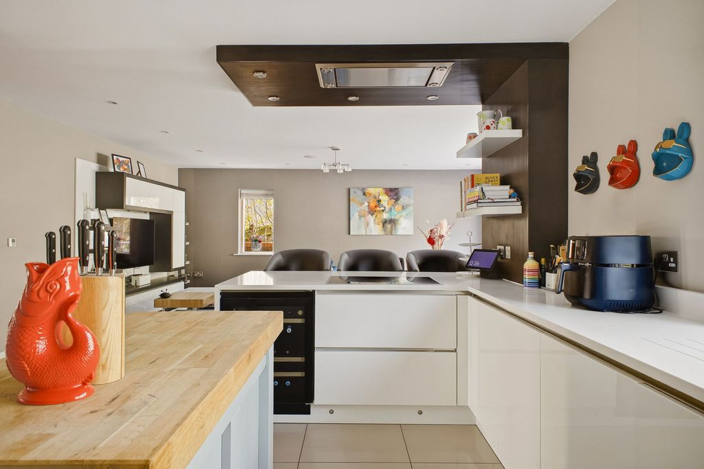 Property photo 3 of 20