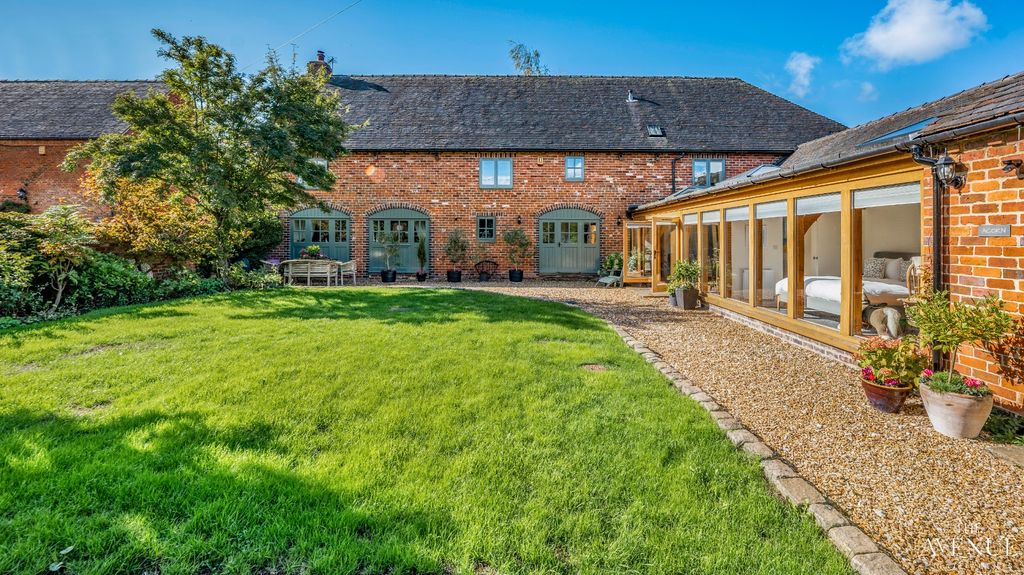 Property photo 2 of 39 5387665