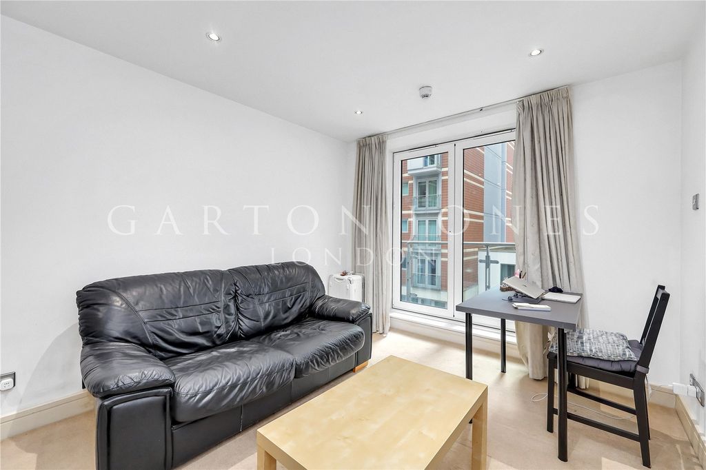 Property photo 2 of 19 Reception