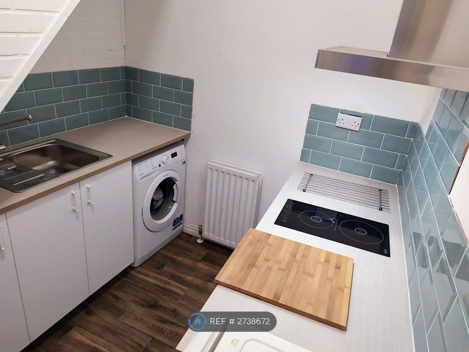 Property photo 1 of 9 Kitchen