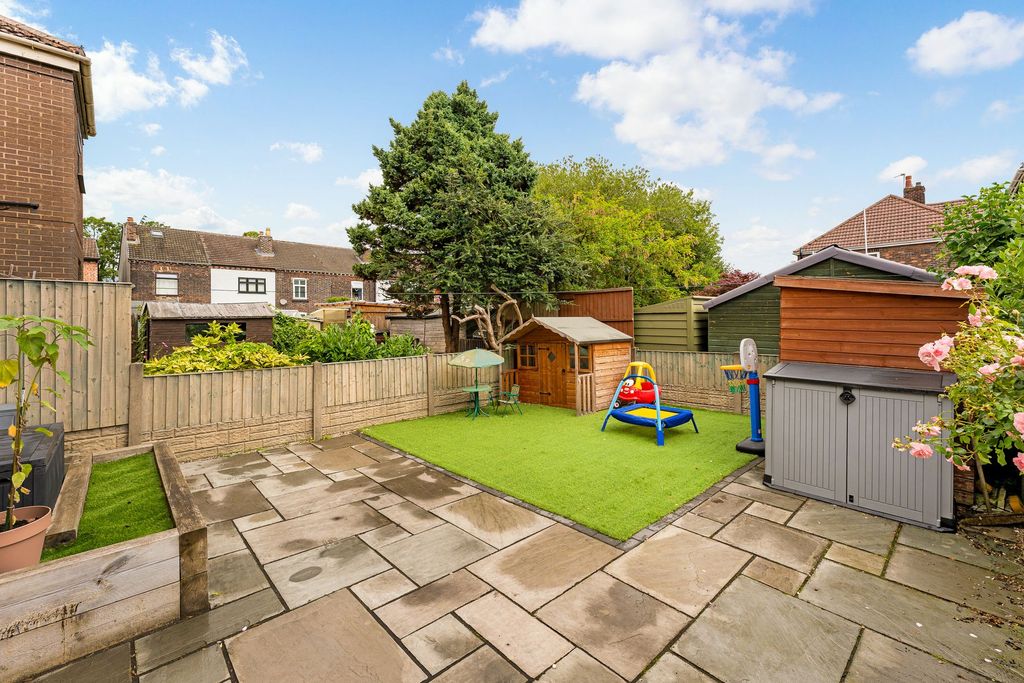 Property photo 2 of 27