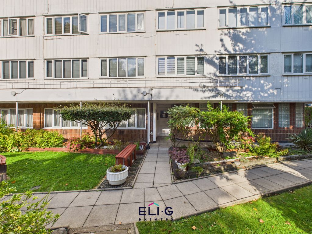 Property photo 1 of 9 2 Bed Flat For Sale Highfield Court, London Nw11