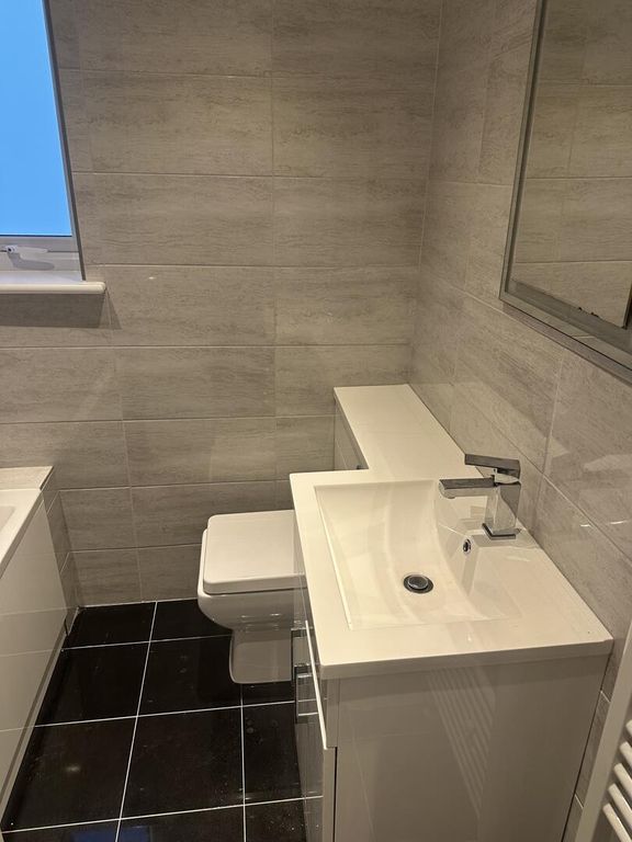 Property photo 2 of 7 Bathroom