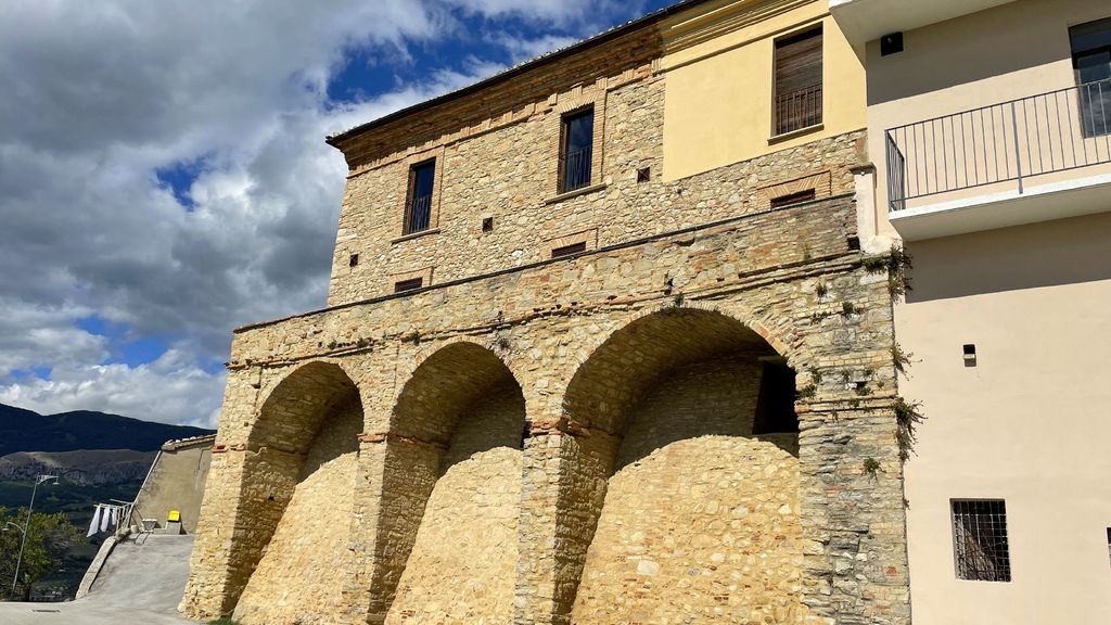 Property photo 1 of 41