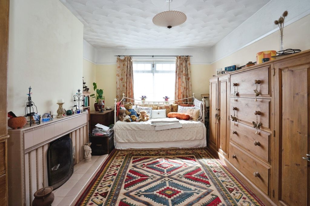 Property photo 3 of 14 Pbox-Img.Jpg