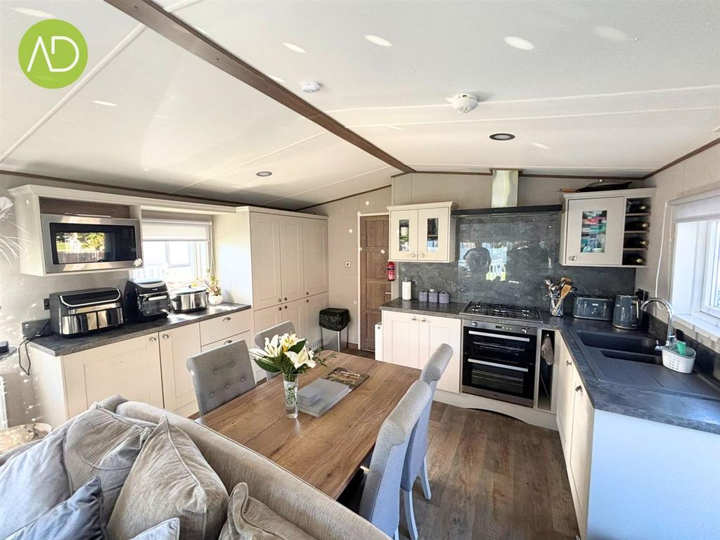 Property photo 3 of 11 8.Jpg