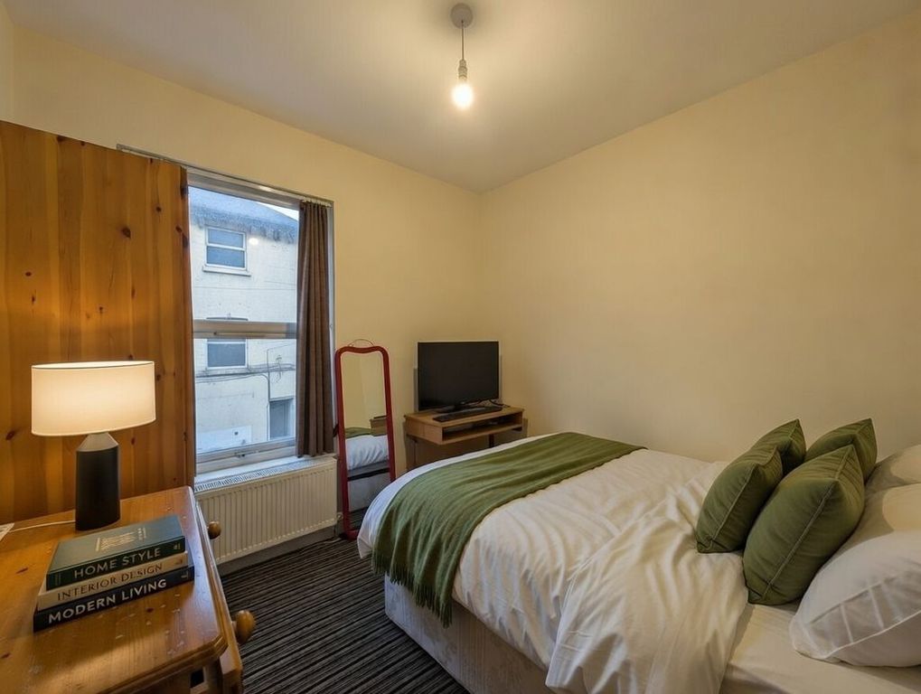 Property photo 3 of 8 Photo 13