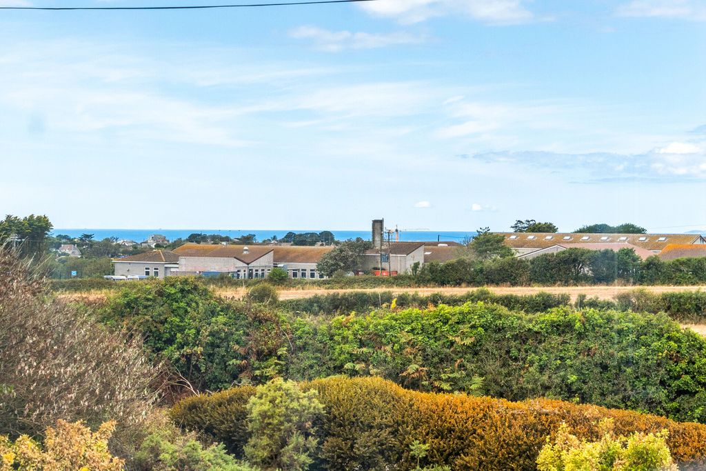 Property photo 2 of 23 3-6A75d61073189-1...