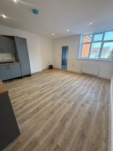 Property photo 3 of 8 4