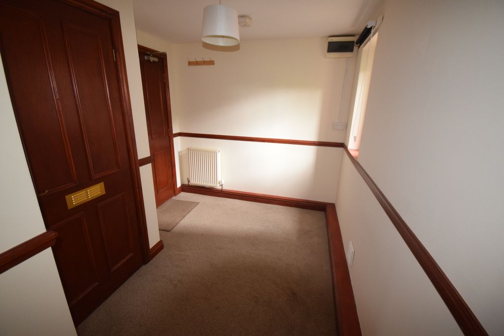 Property photo 2 of 6 Hall