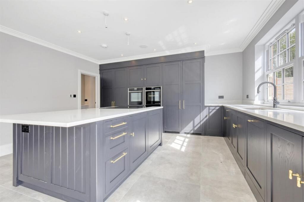 Additional image 5 of 6 bed detached house for saleIvy Chimneys, Epping CM16