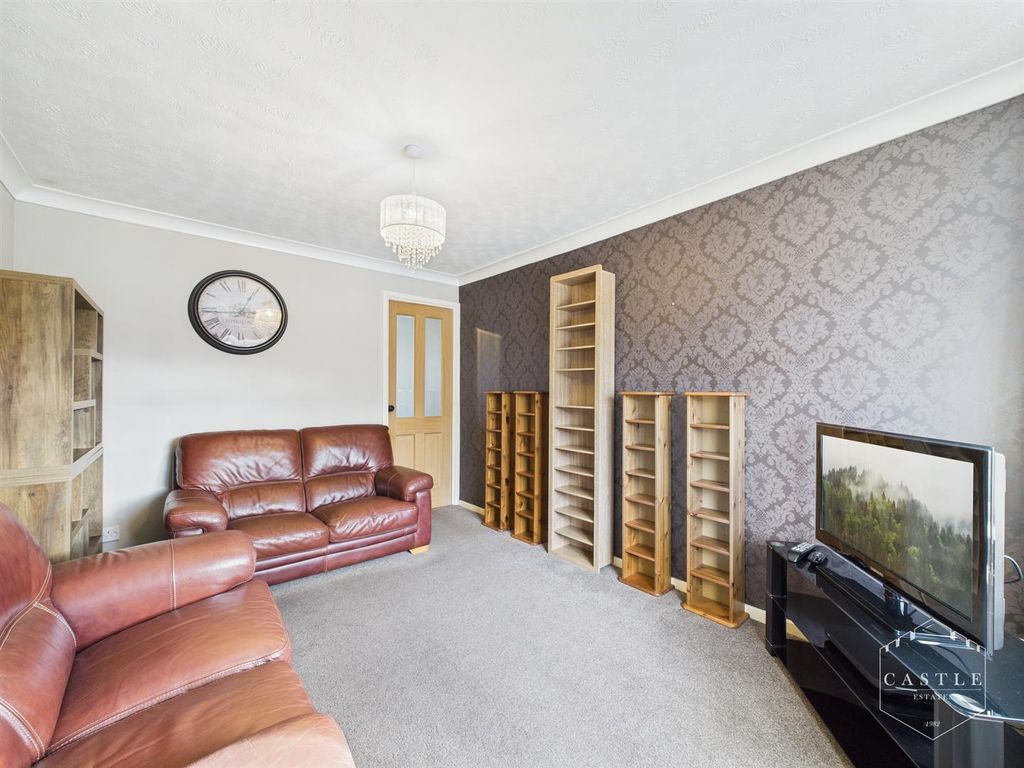 Property photo 3 of 10 Lounge