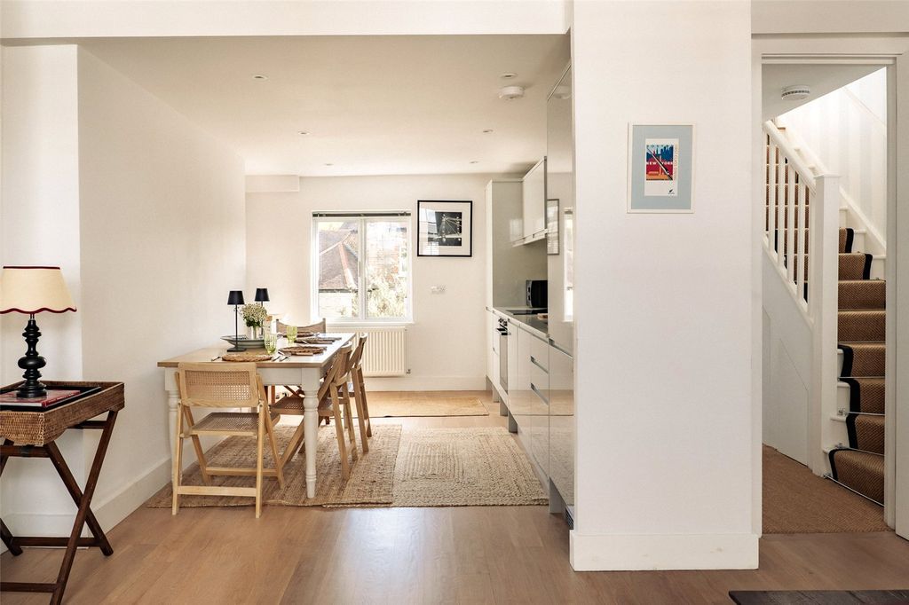 Property photo 1 of 10 Kitchen Dining