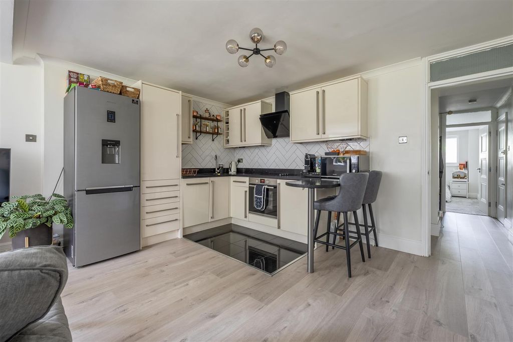 Property photo 3 of 19