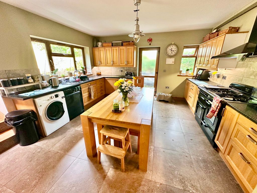Property photo 3 of 39
