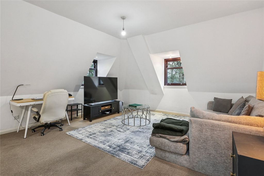 Property photo 3 of 11 Picture No. 12