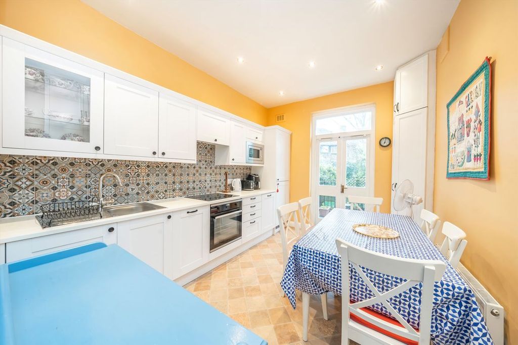 Property photo 3 of 8