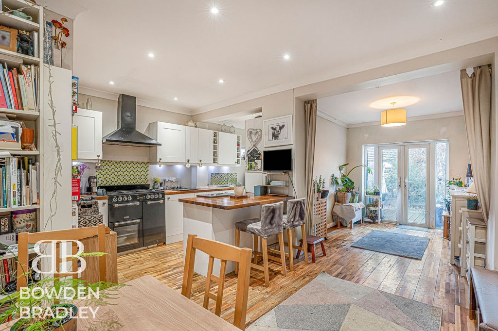 Property photo 2 of 15