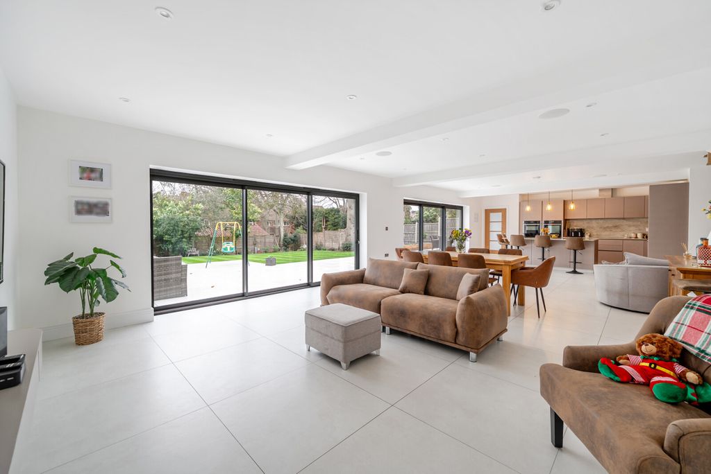 Property photo 3 of 27 1-69c2Fabe244c4-1...