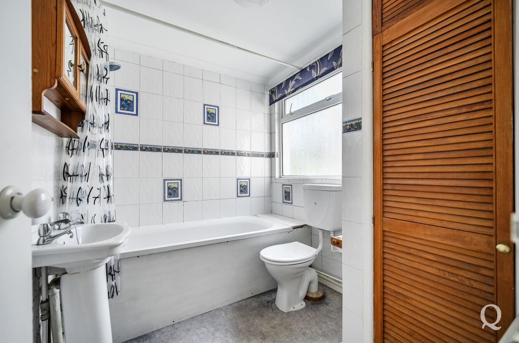 Property photo 2 of 24 08147385-4457-47F...