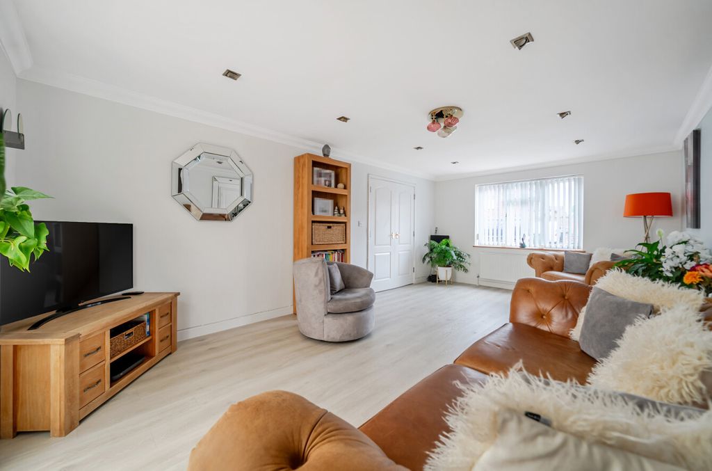 Property photo 2 of 14 1441549-3-69E2209...