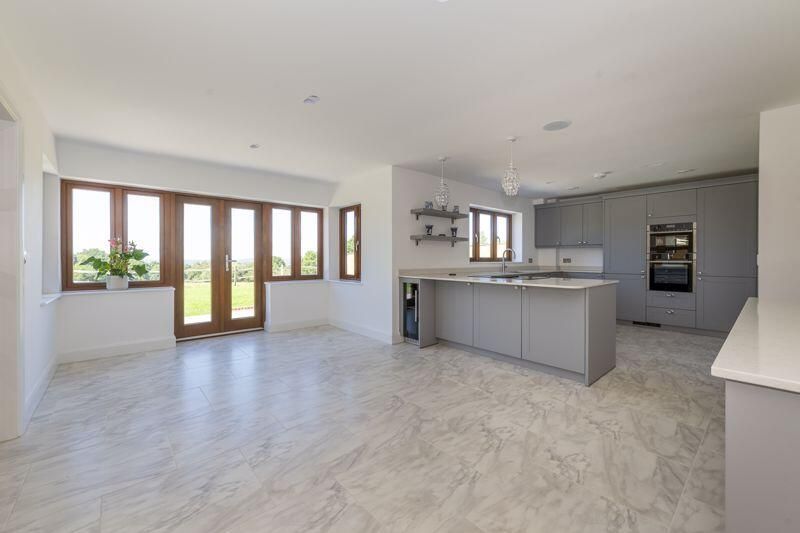 Property photo 3 of 13 Kitchen