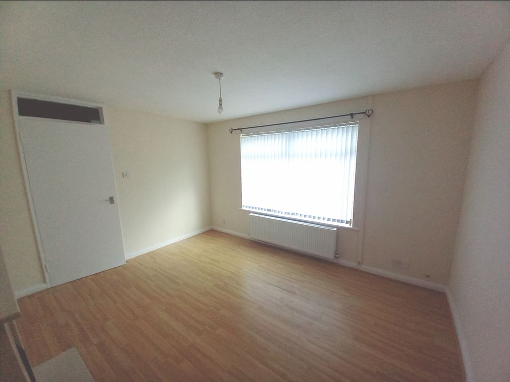 Property photo 3 of 14 Lounge