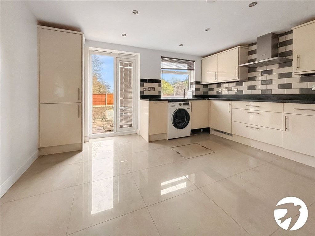 Property photo 2 of 9 Picture No. 10