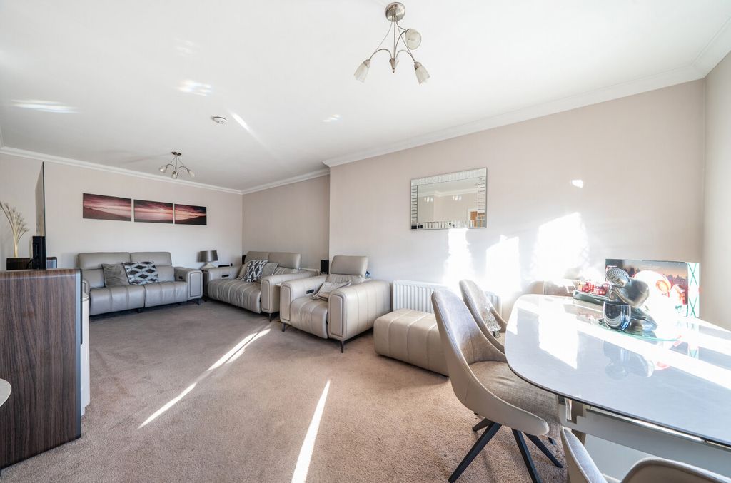 Property photo 2 of 35 1385377-9-69302Cb...