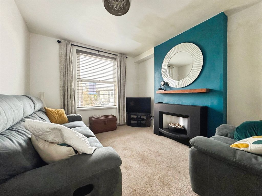 Property photo 2 of 22 Lounge