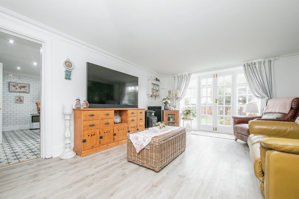 Property photo 2 of 24