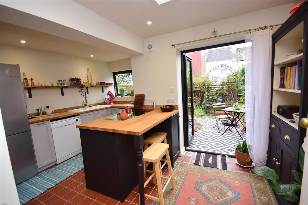 Property photo 2 of 25 Kitchen/Breakfast Room