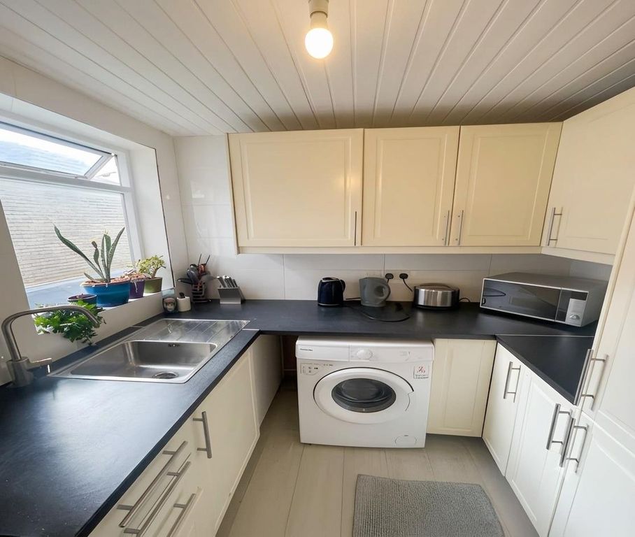 Property photo 2 of 7 Separate Fitted Kitchen