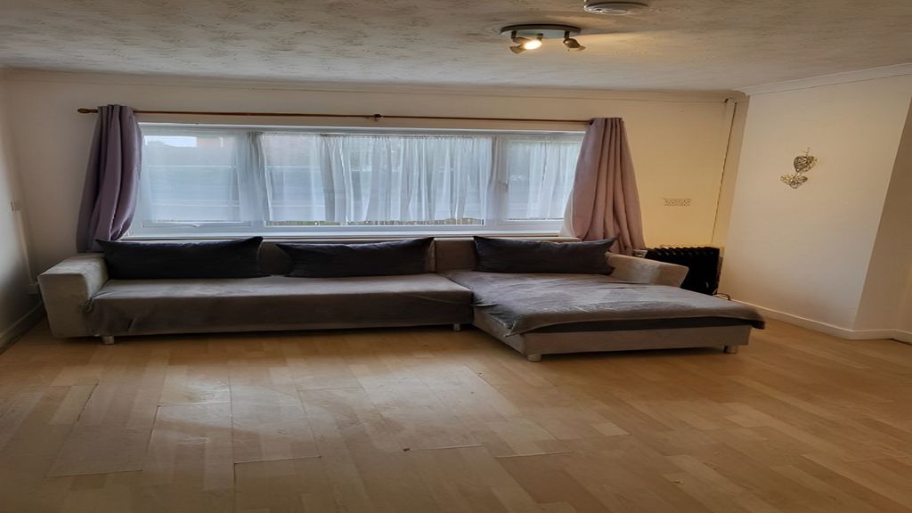 Property photo 1 of 4 Spacious Apartment