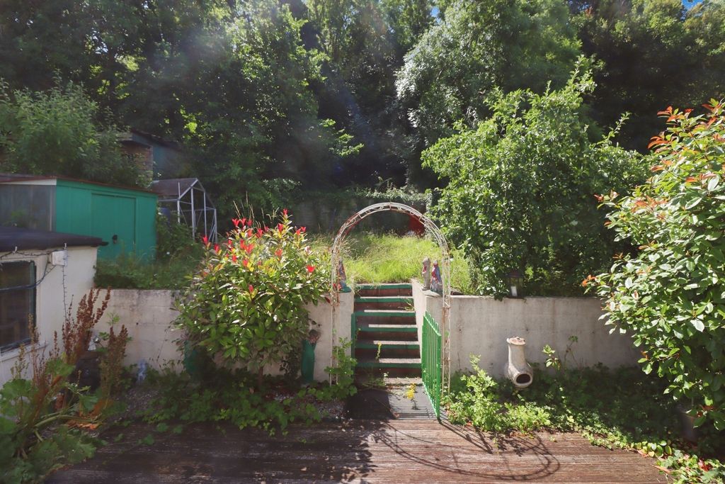 Property photo 2 of 17 Photo
