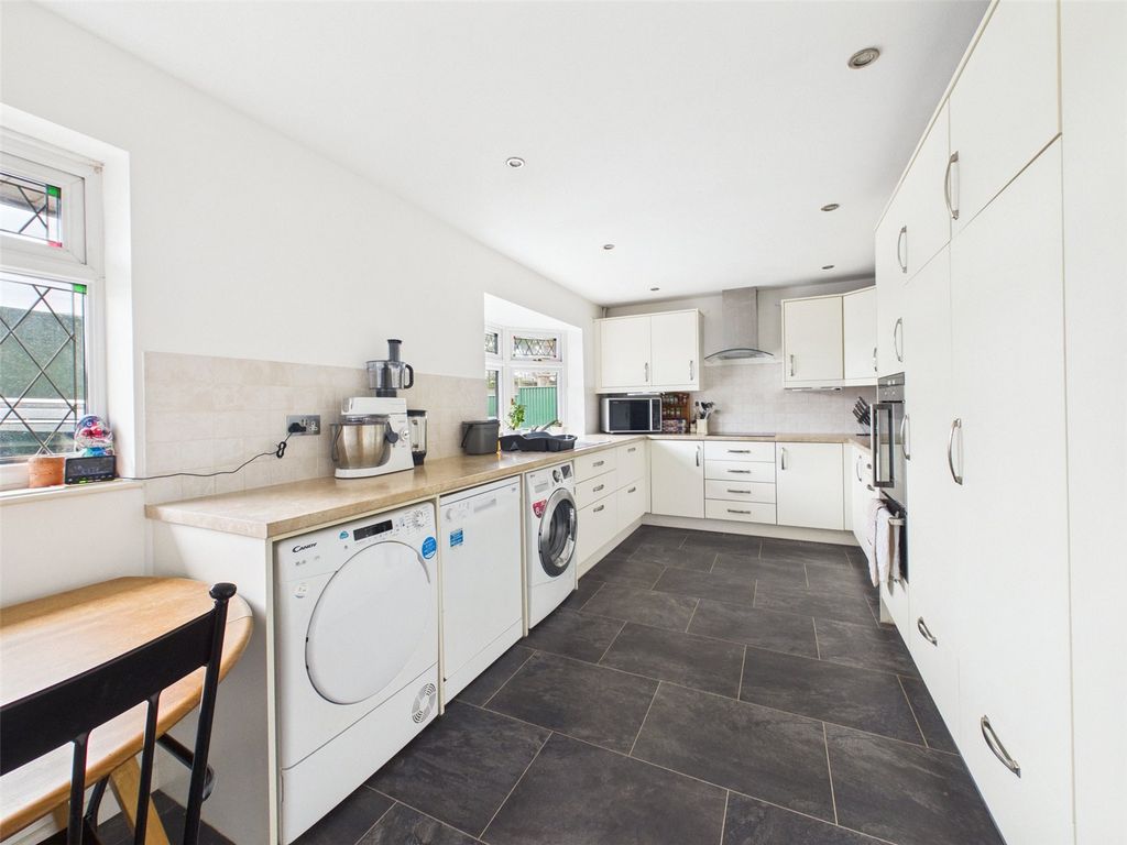 Property photo 2 of 27 Picture No. 16