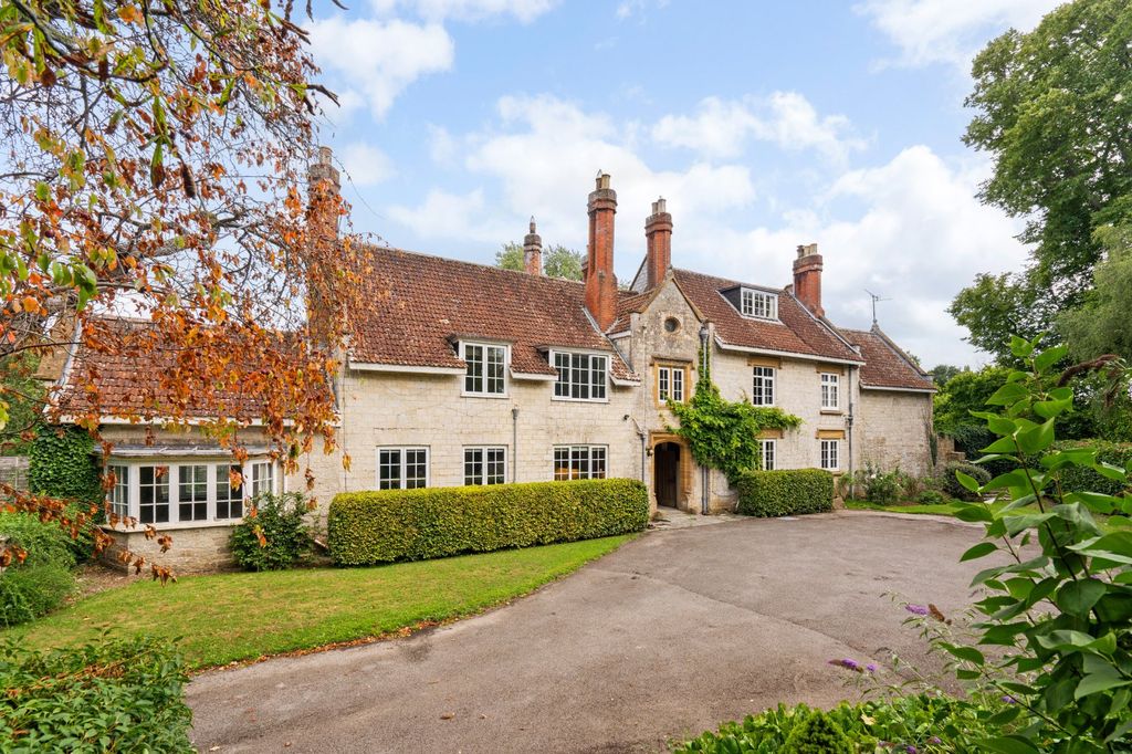 Property photo 1 of 16 Queen Camel House