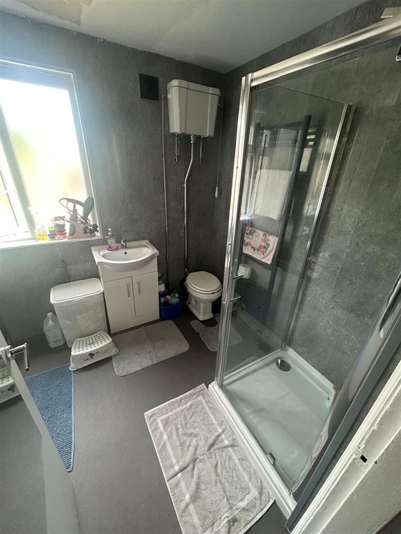 Property photo 3 of 6 Bathroom.Jpg